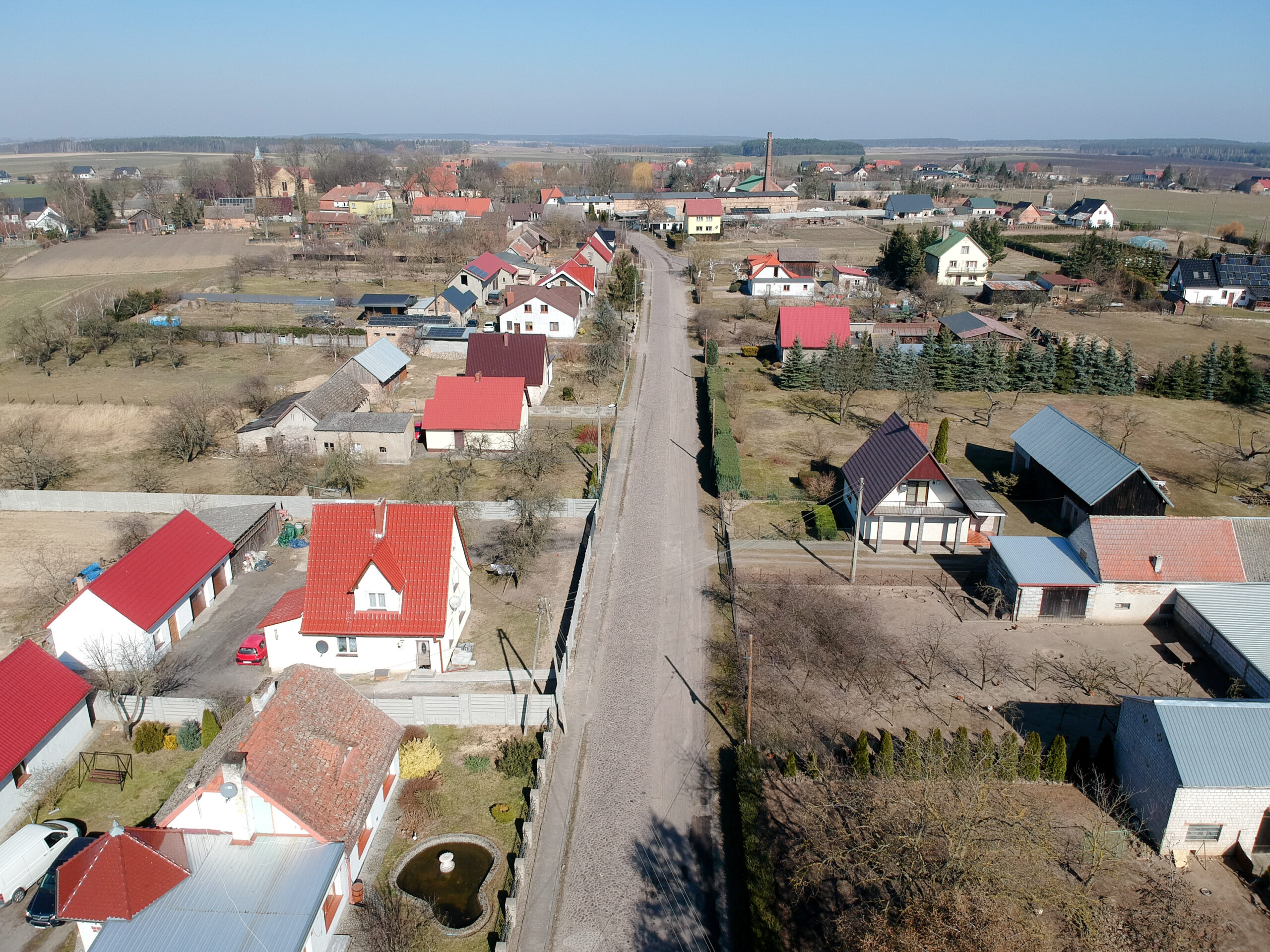 Droga powiatowej 1381F w miejscowości Gardzko.