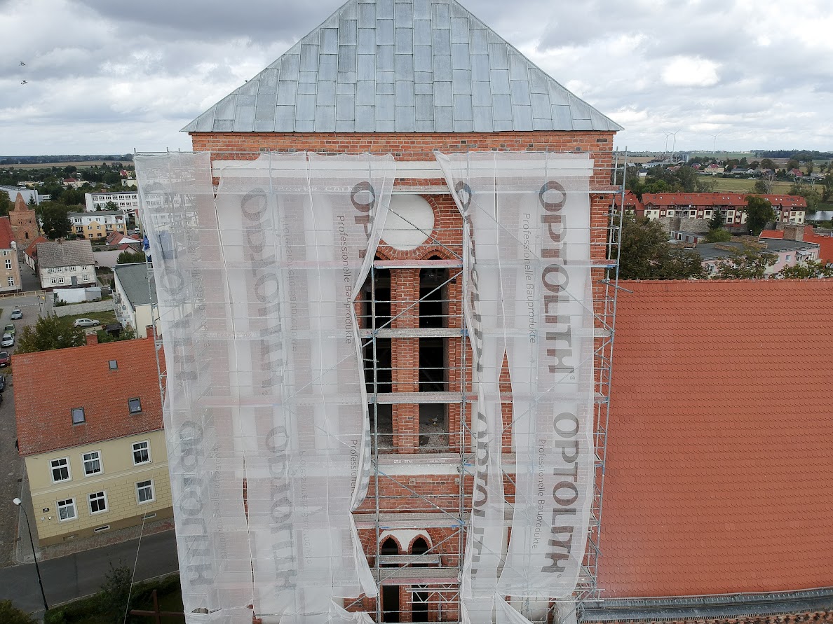 Na zdjęciu wieża kościelna