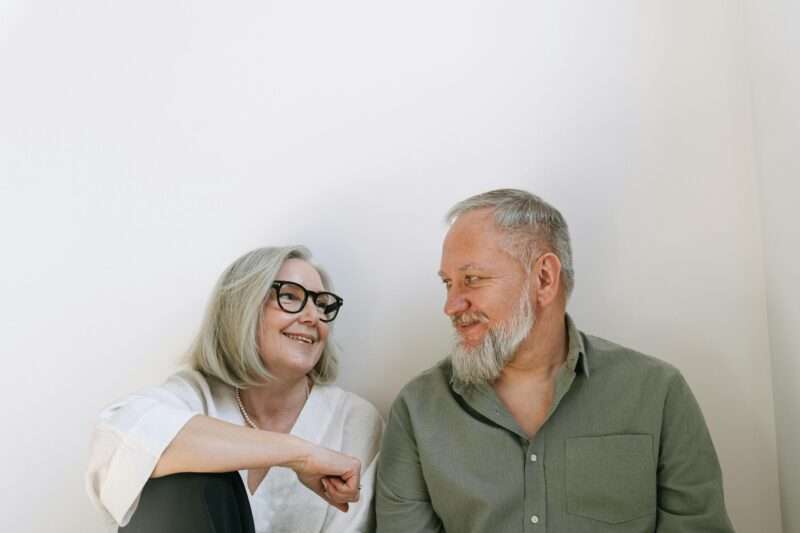 Na zdjęciu dwoje seniorów.